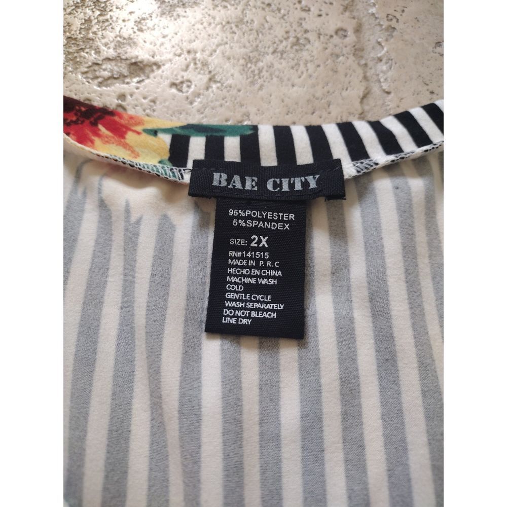 BAE City Blouse Women 2X Multicolor‎ Striped Floral V Neck Zippers on Shoulders - Picture 3 of 7
